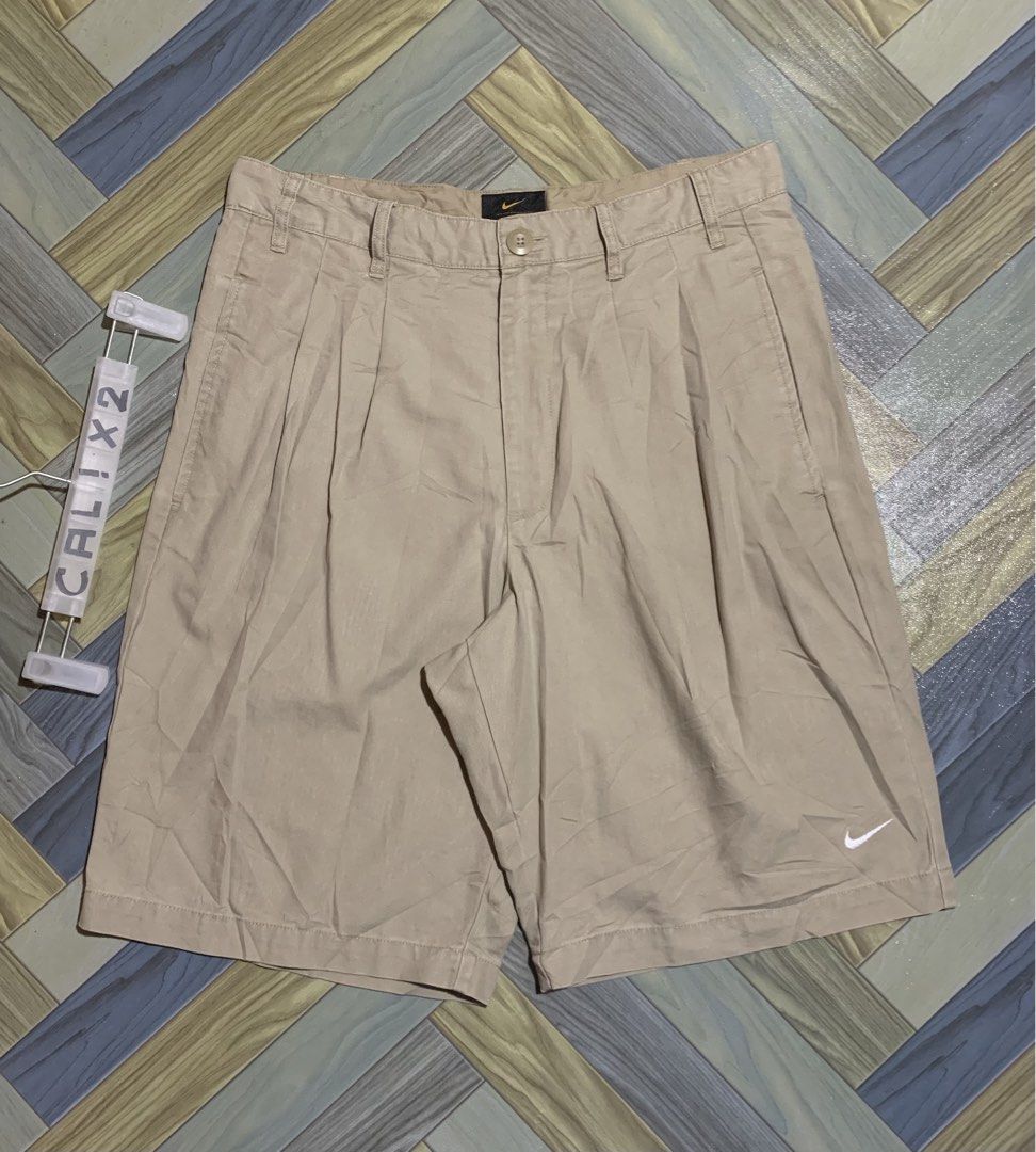 NIKE LIFE MEN’S PLEATED CHINO SHORT (Category: Shorts) located in Kapalong. Submitted by ac_thrift (Listing ID 1464599982, Image 2). Description: NIKE LIFE MEN’S PLEATED CHINO SHORT Size: Medium Waist: 32 Length: 22.5 Color rate: 10/10 Condition: Excellent/ Good as new MoP: Gcash Location: Mindanao, Davao del Norte, Kapalong, 8113.
