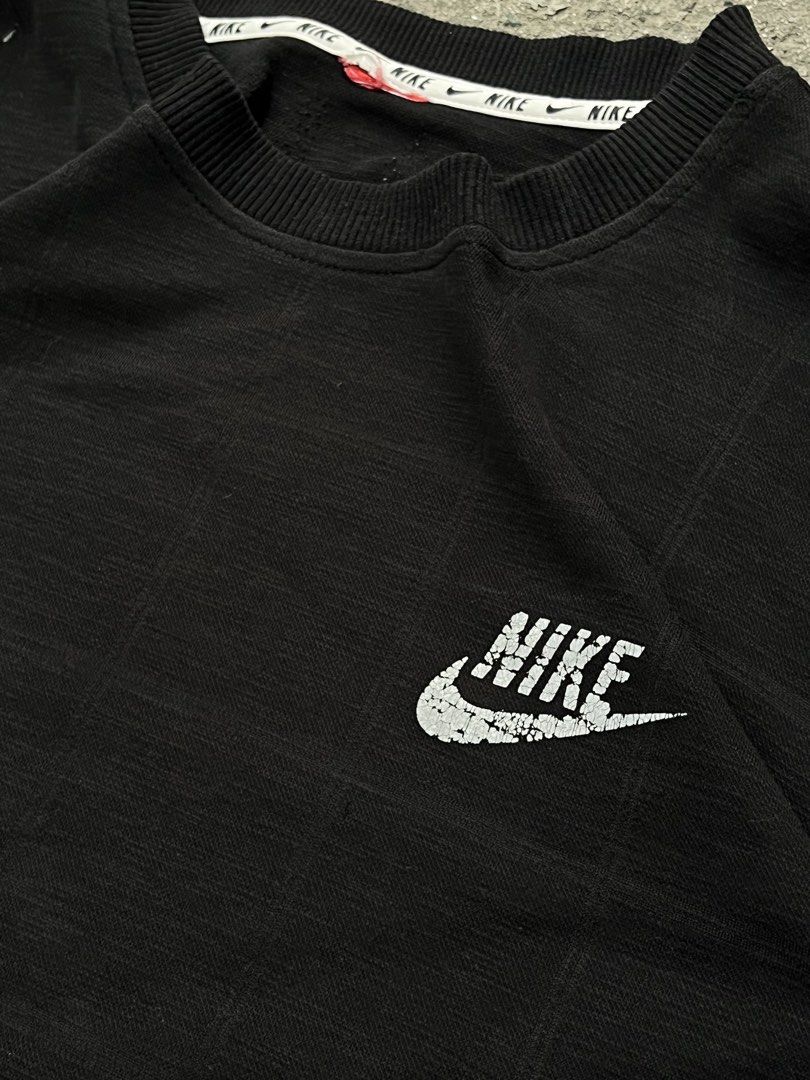 NIKE LONGSLEEVES REFLECTORIZED (Category: Tshirts & Polo Shirts ) located in Las Pinas. Submitted by adthrift808 (Listing ID 1464612660, Image 3). Description: NIKE LONG SLEEVE REFLECTORIZED Authentic/Off Width: 23 Length: 28 Color rate: 9/10 Cut necktag, Faded washtag Well used condition Issues: Crackprints, Minimal scratch DM ME FOR OTHER DETAILS!📥📥📥.