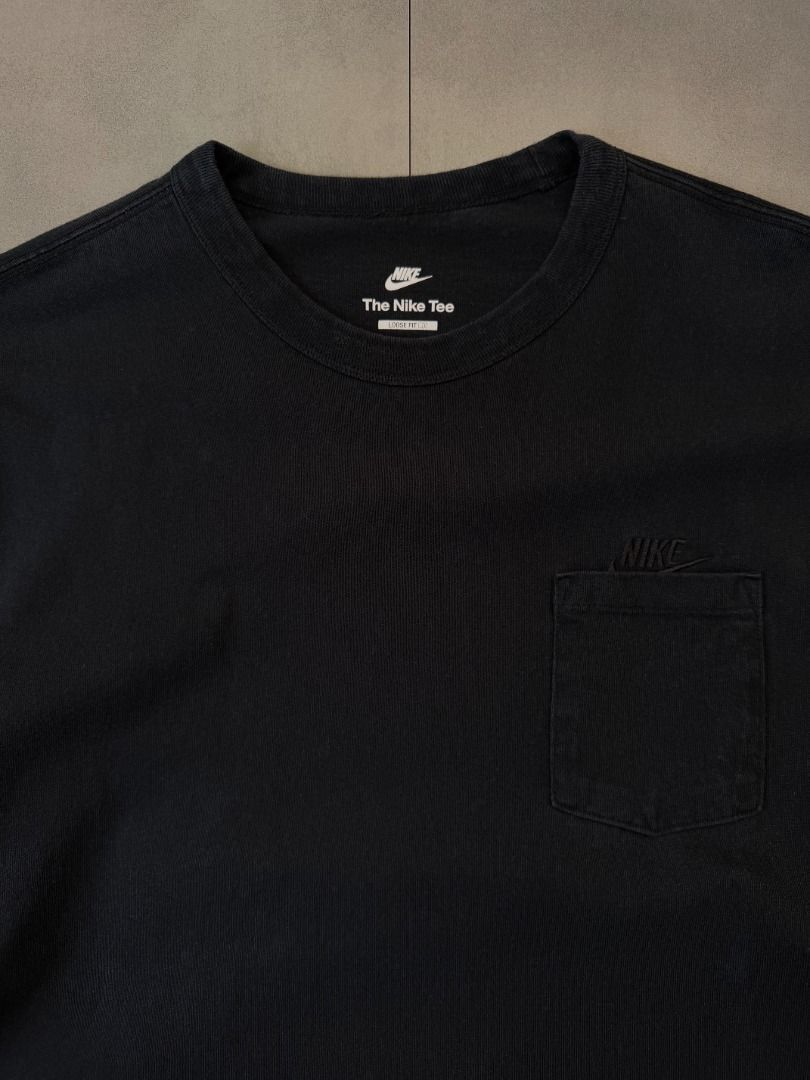 Nike Loose Fit Thick longsleeve (Category: Tshirts & Polo Shirts ) located in Cabanatuan. Submitted by argarments.ph (Listing ID 1464637329, Image 2). Description: Tagged: XL on tag Width 25" | Length 31.5" | Sleeves 24.5" Condition: Lightly used Issue(s): Bit fade.