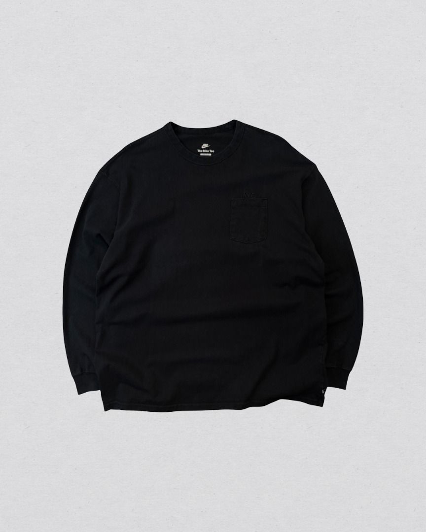 Nike Loose Fit Thick longsleeve (Category: Tshirts & Polo Shirts ) located in Cabanatuan. Submitted by argarments.ph (Listing ID 1464637329, Image 1). Description: Tagged: XL on tag Width 25" | Length 31.5" | Sleeves 24.5" Condition: Lightly used Issue(s): Bit fade.