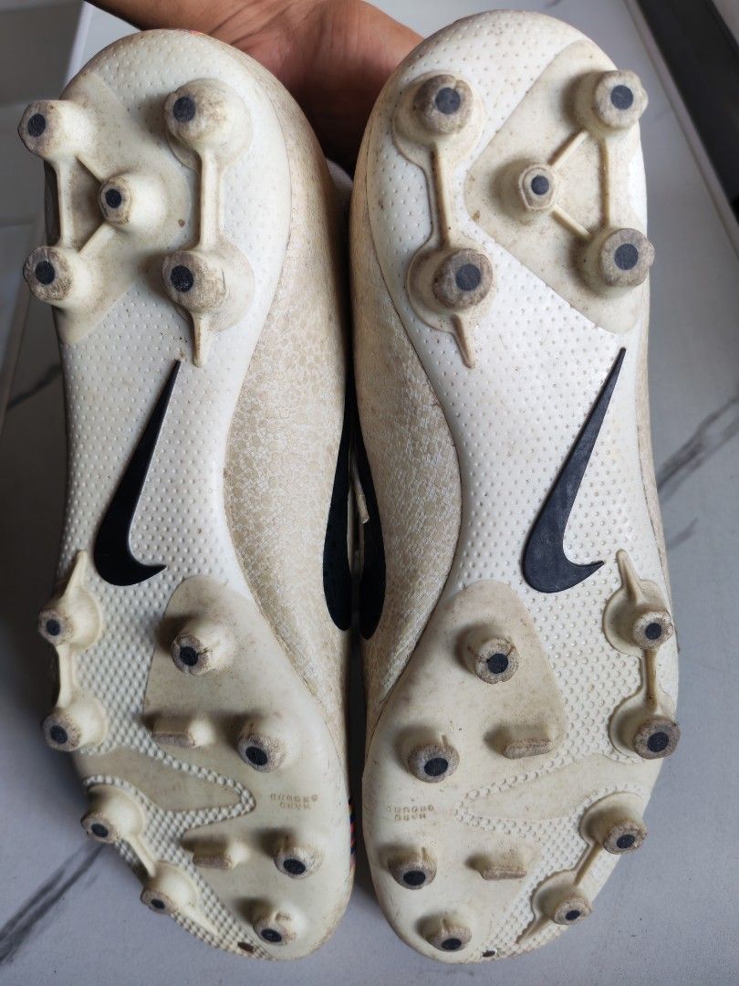 Nike Mercurial Superfly 6 Elite FG (Category: Racket and Ball Sports) located in Pagsanjan. Submitted by rboozy08 (Listing ID 1464634886, Image 3). Description: Nike Mercurial Superfly 6 3,500 asking price - In good condition - Color Off white/ Black Nike Swoosh / with Multi Colored Rainbow-Stripted Band - Size: US 10 UK 9 EUR 44 - Made in China MOP: Gcash payment only MOD: LBC or J&T (Delivery shouldered by buyer) Ask lang po kung may katanungan