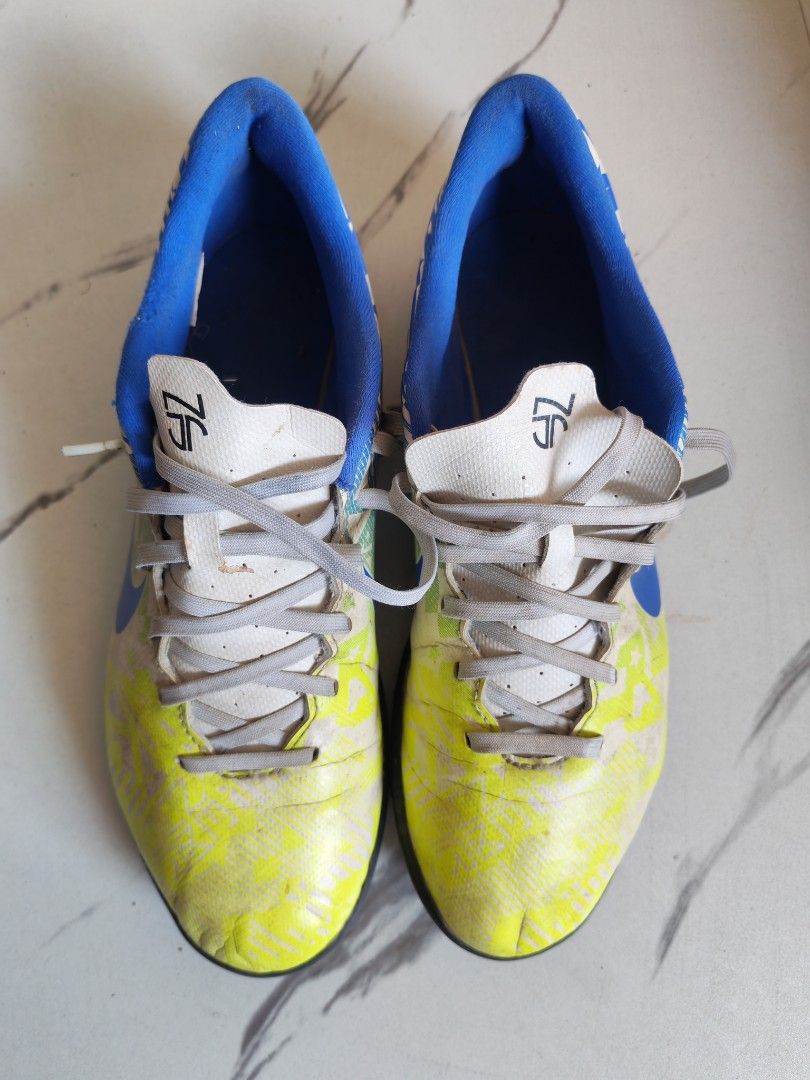 Nike Mercurial Vapor 13 (Category: Racket and Ball Sports) located in Pagsanjan. Submitted by rboozy08 (Listing ID 1464638479, Image 1). Description: Nike Mercurial Vapor 13 Club Neymar Jr. Turf 800 asking price - In good condition - Size: US 8.5 UK 7.5 EUR 42 - Made in Vietnam - Goods pa to pang laro/training MOP: Gcash payment only MOD: LBC or J&T (Delivery shouldered by buyer) Ask lang po kung may katanungan na wala sa description details.