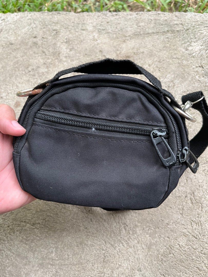 Nike mini square sling bag (Category: Sling Bags) located in Kabankalan. Submitted by zeich_thrift (Listing ID 1464588616, Image 3). Description: Nike mini square sling bag Cute neto promise It has 4 compartments Excellent condition Already washed No issue.