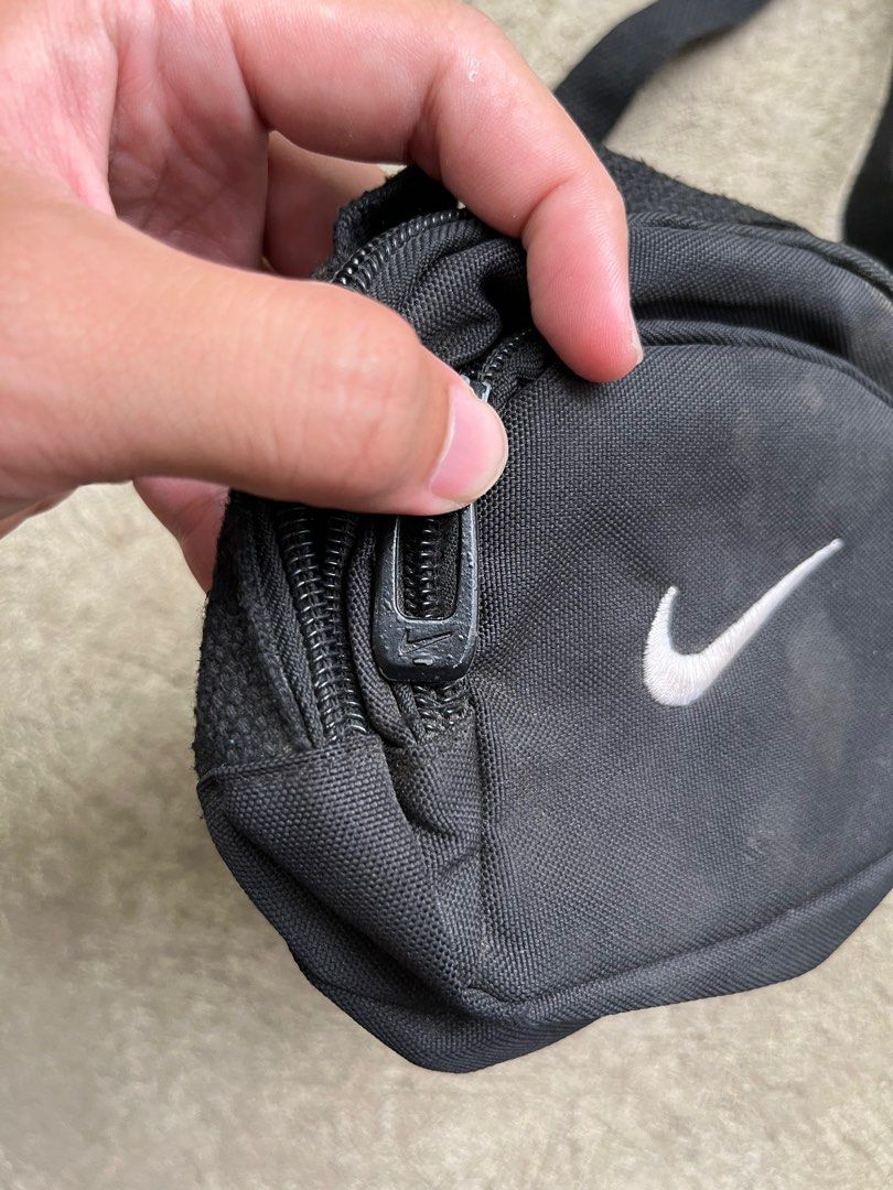 Nike mini square sling bag (Category: Sling Bags) located in Kabankalan. Submitted by zeich_thrift (Listing ID 1464588616, Image 2). Description: Nike mini square sling bag Cute neto promise It has 4 compartments Excellent condition Already washed No issue.