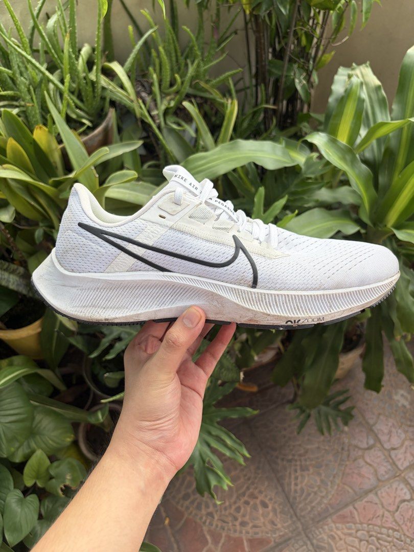 Nike Pegasus 38 (Category: Casual Shoes) located in Manila. Submitted by stealss (Listing ID 1464670326, Image 1). Description: Box included w minimal damage Needs cleaning.