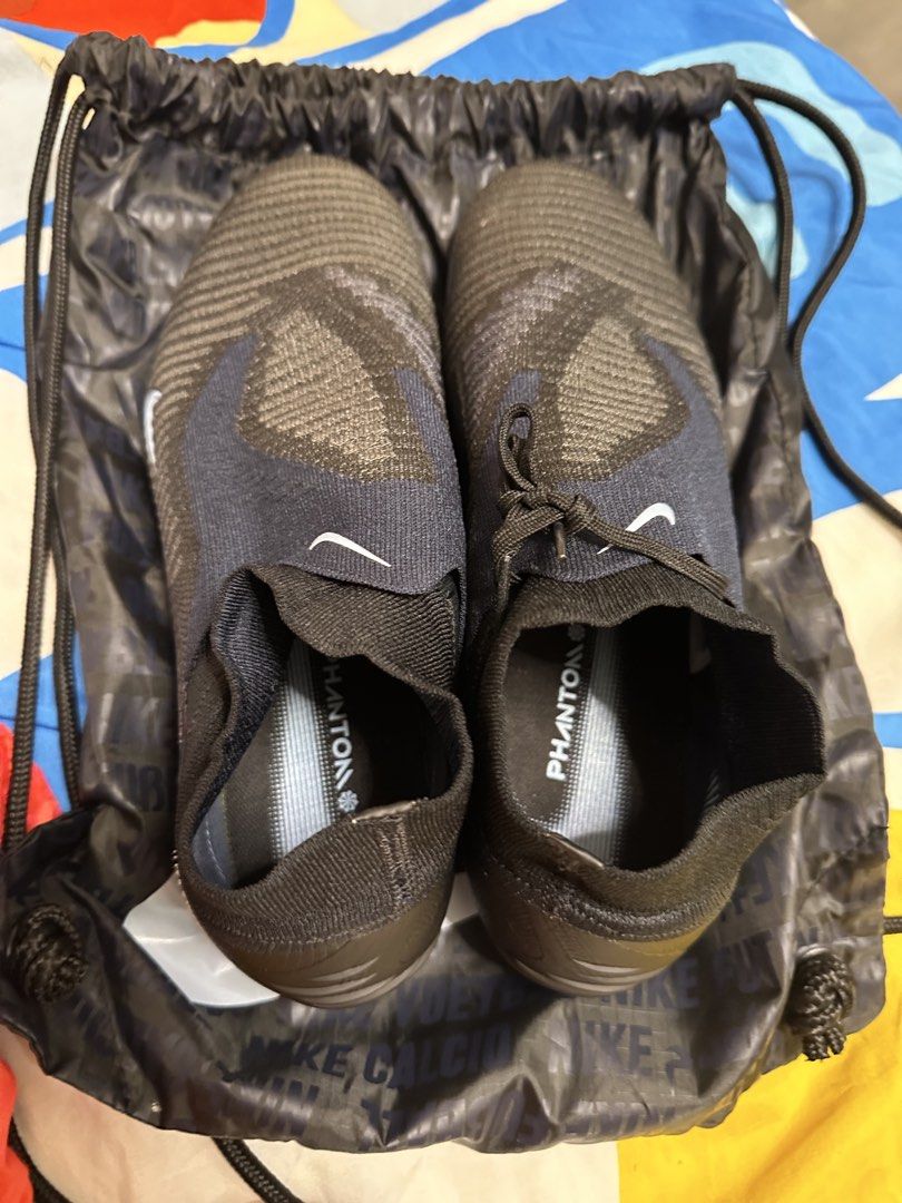 Nike Phantom 6 high elite （分類：靴）位於 Hong Kong。 由 calllllum0541 提交（商品編號 1464738210，圖片 1）。簡介： Nike Phantom 6 high elite 著過1次，鞋面新淨，鞋底花唔影響使用 eu44 jp280 。