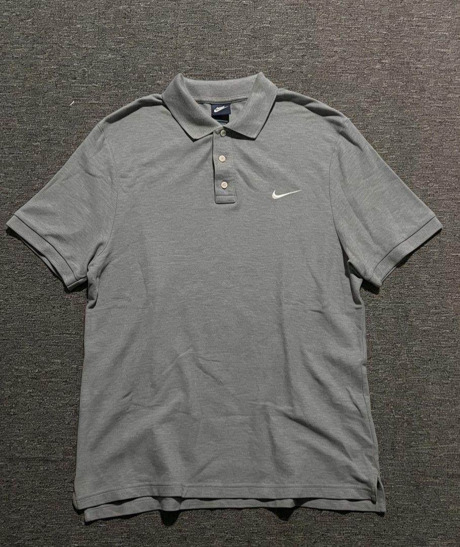 Nike Polo shirt (Category: Tshirts & Polo Shirts ) located in Manila. Submitted by jusss121 (Listing ID 1464594598, Image 1). Description: XXL on tag 23 Width 29 Length 9.5/10 Color rate (color may vary due to lightnings) Excellent condition No issue PM/DM 💌.