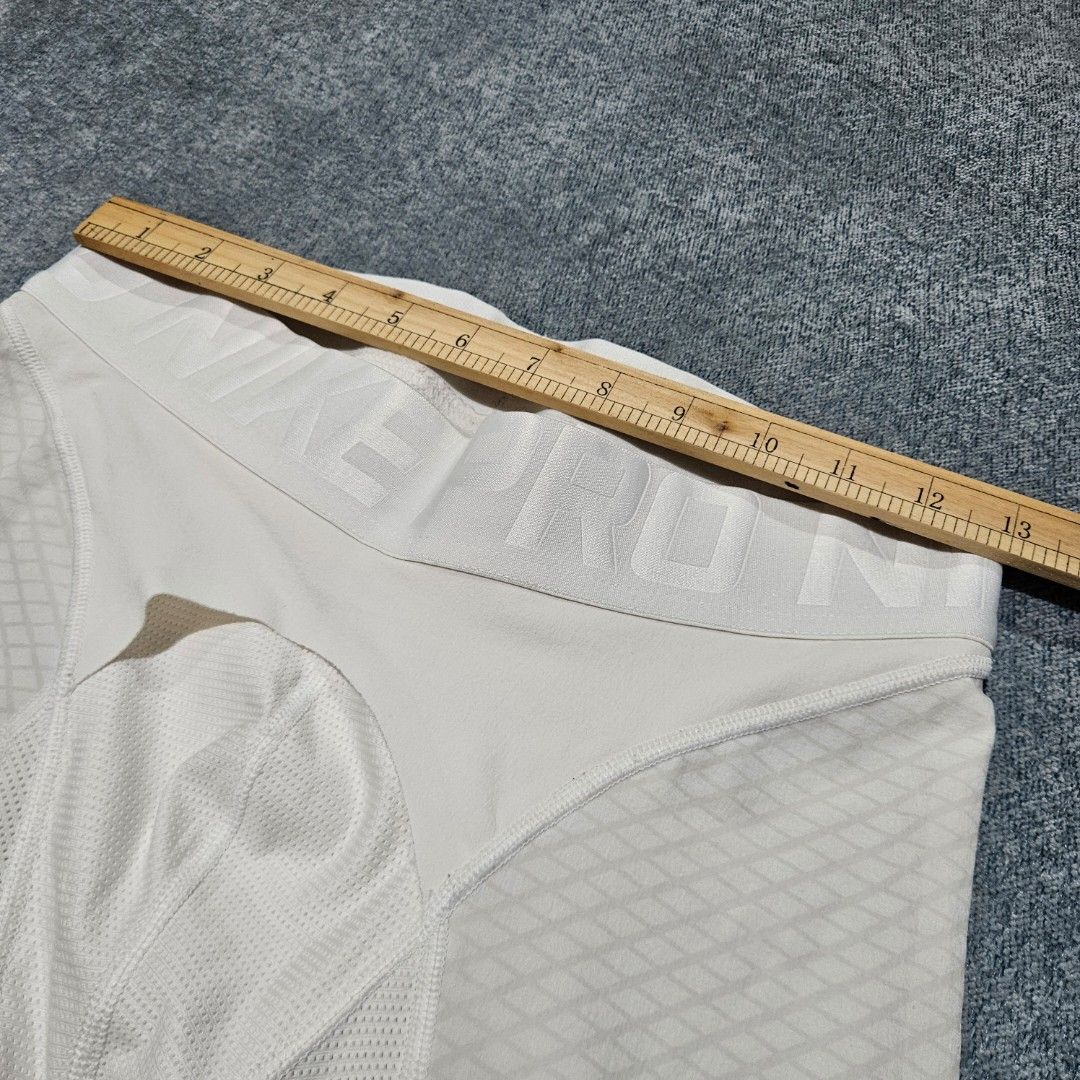 Nike pro hypercool compression tights (Category: Joggers) located in Baguio. Submitted by fadexquisite (Listing ID 1464693997, Image 3). Description: Nike pro hypercool compression tights Size med on tag Waist 26-30inch Length 36inch Rise 11inch Inseam 26inch Leg opening 4inch Excellent condition 700 plus ship fee.