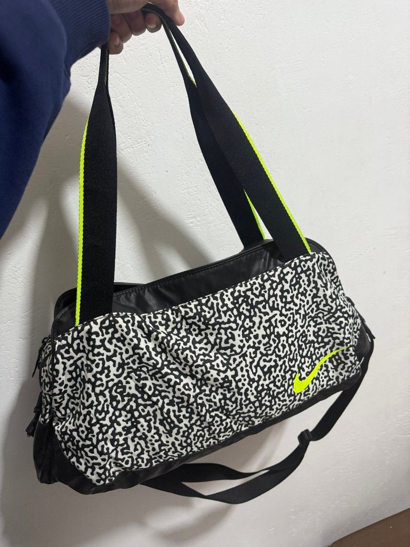 NIKE RARE (Category: Activewear) located in Sarangani. Submitted by rareeagle-0c68 (Listing ID 1464676888, Image 1). Description: .