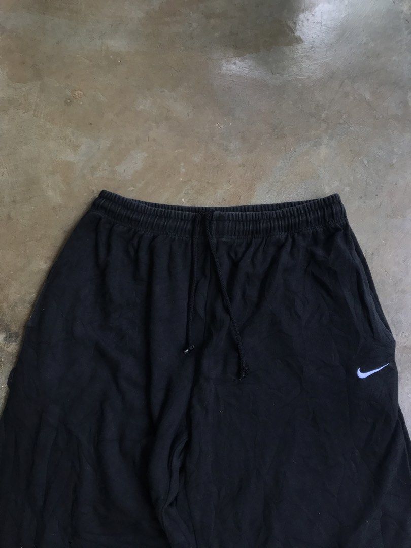 NIKE SIDE SWOOSH SWEATPANTS (Category: Joggers) located in Aurora. Submitted by thrillthriftfinds123 (Listing ID 1464709244, Image 3). Description: NIKE SIDE SWOOSH SWEATPANTS 🔥 SIZE LARGE ON TAG NO ISSUE GOOD CONDITION 9.5 COLOR RATE .