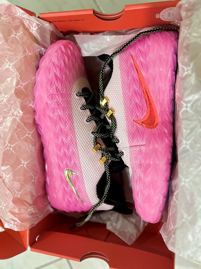 Nike S.T Charge EP Pink Foam (Category: Sneakers) located in Quezon City. Submitted by cavsie (Listing ID 1464580601, Image 2). Description: - Never nagamit kasi masikip sya - Unique textured sole - Pink and white knit upper - Black laces with gold eyelets - Comes with original box and packaging - Ideal for collectors or players.