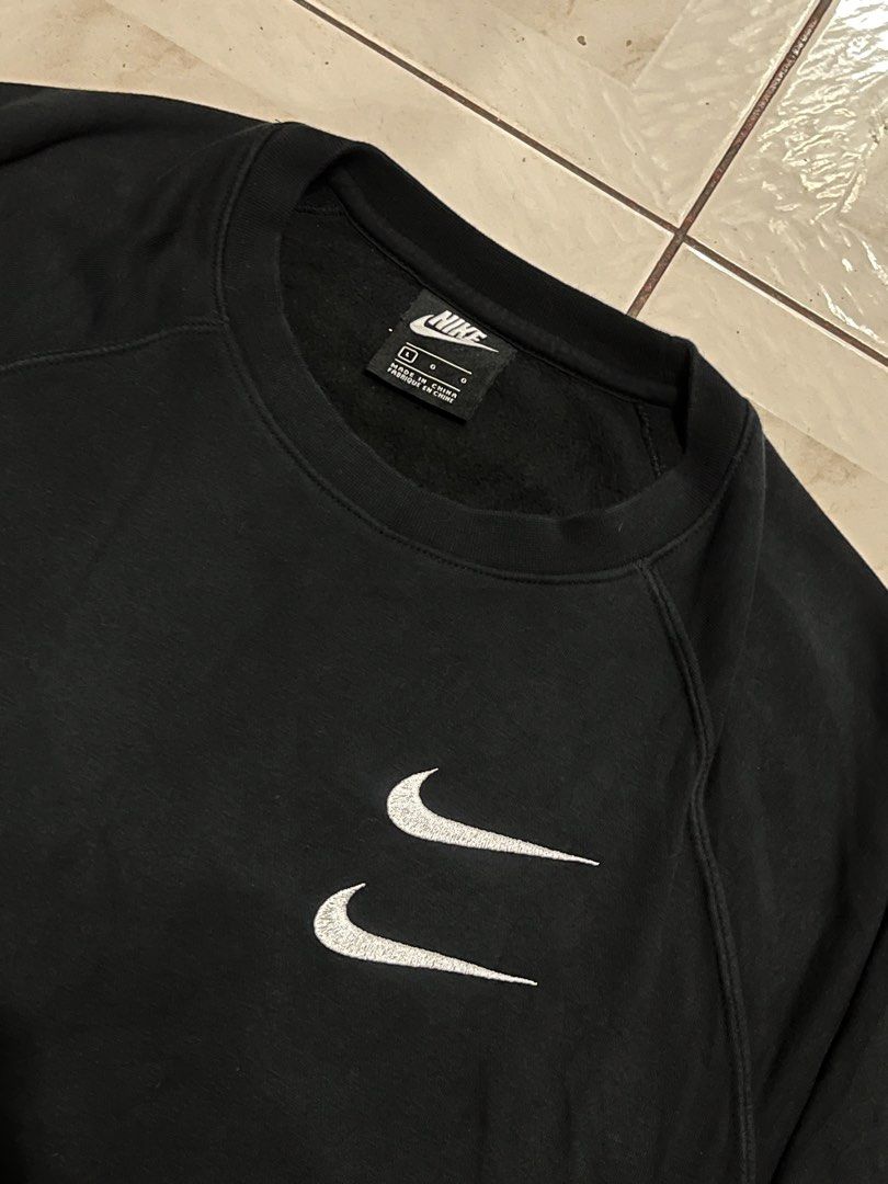 Nike Swoosh Double Logo Black Sweatshirt (Category: Coats, Jackets and Outerwear) located in Manila. Submitted by cycy16_2004 (Listing ID 1464685030, Image 2). Description: - Black Nike Sweatshirt - Iconic double swoosh logo on front - Large swoosh graphic and text details on back - Made in Indonesia - Size: L - Ideal for casual wear.