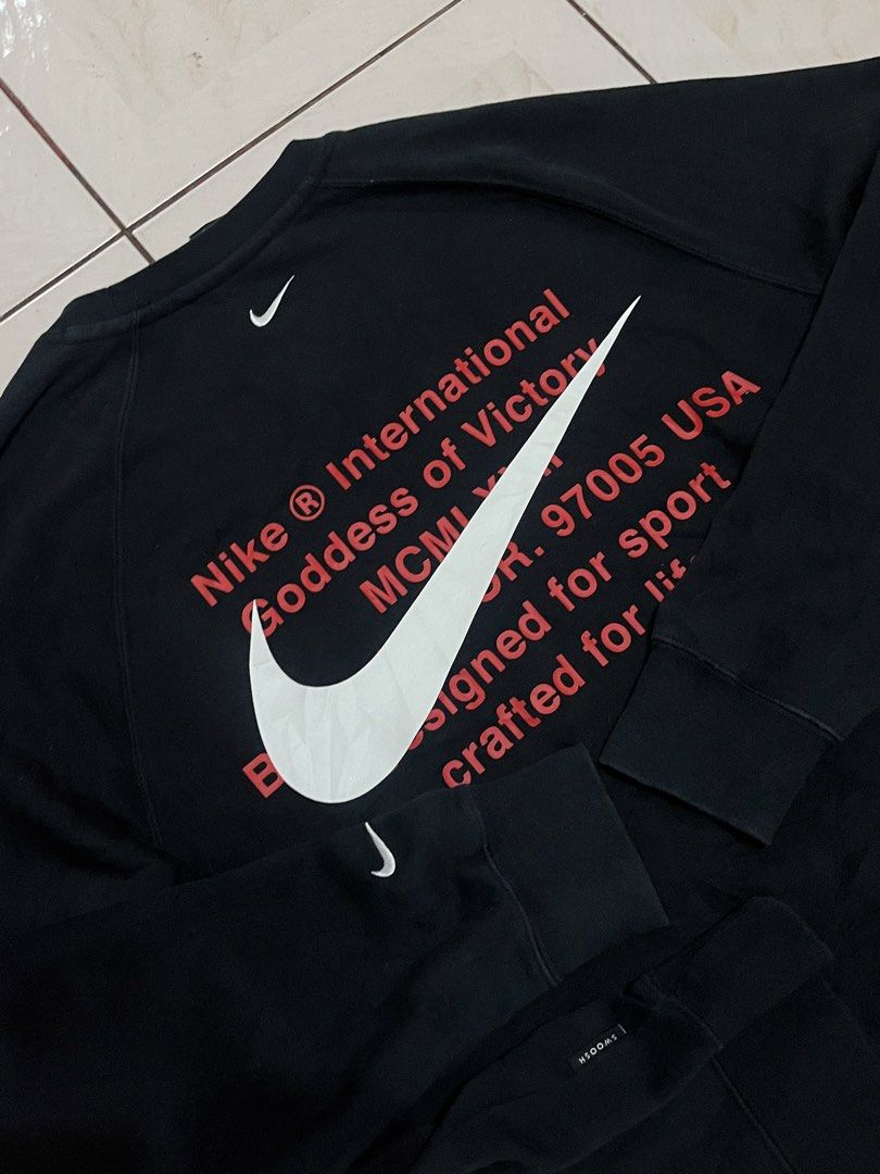 Nike Swoosh Double Logo Black Sweatshirt (Category: Coats, Jackets and Outerwear) located in Manila. Submitted by cycy16_2004 (Listing ID 1464685030, Image 3). Description: - Black Nike Sweatshirt - Iconic double swoosh logo on front - Large swoosh graphic and text details on back - Made in Indonesia - Size: L - Ideal for casual wear.
