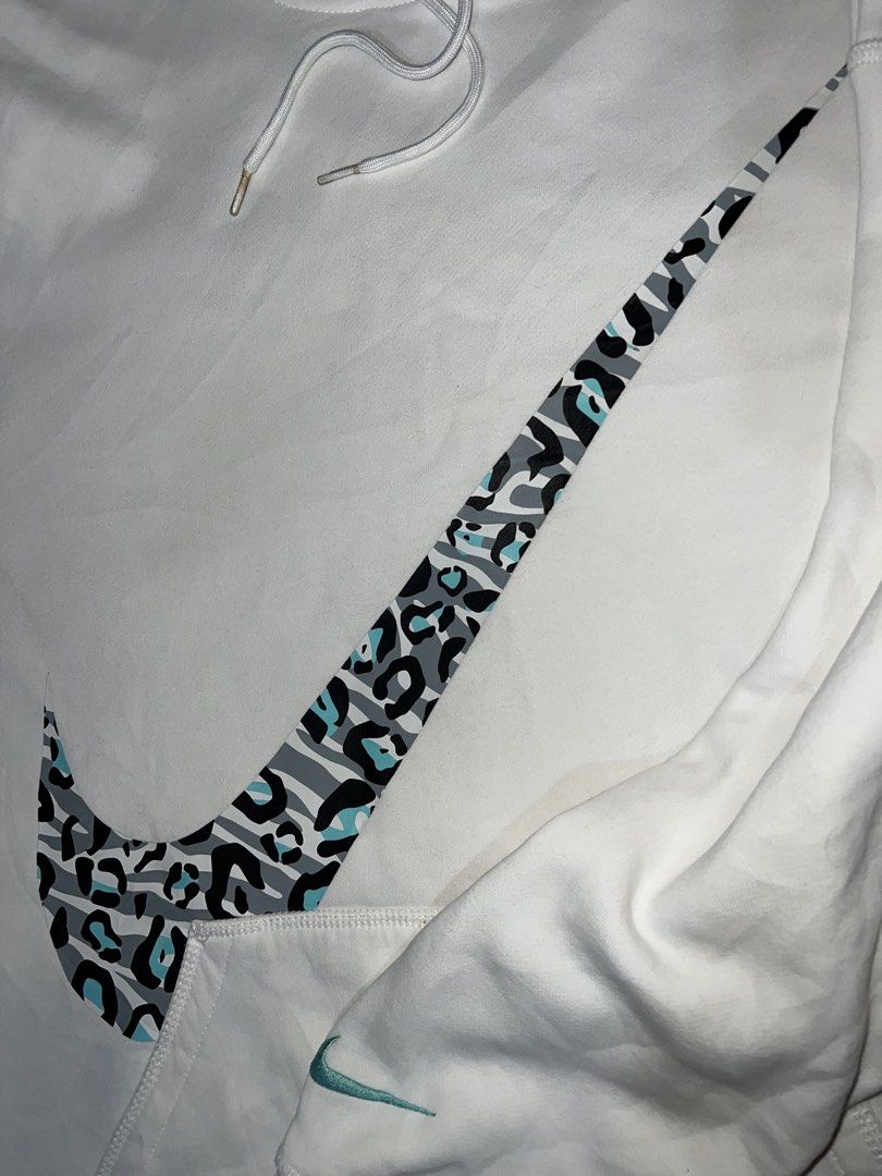 Nike Swoosh Hoodie (Category: Hoodies) located in Cebu City. Submitted by jlturno1999 (Listing ID 1464575958, Image 3). Description: Nike Swoosh Hoodie Good as new condition 23x27 dimensions 9.8/10 color rate Legit/authentic No issue.