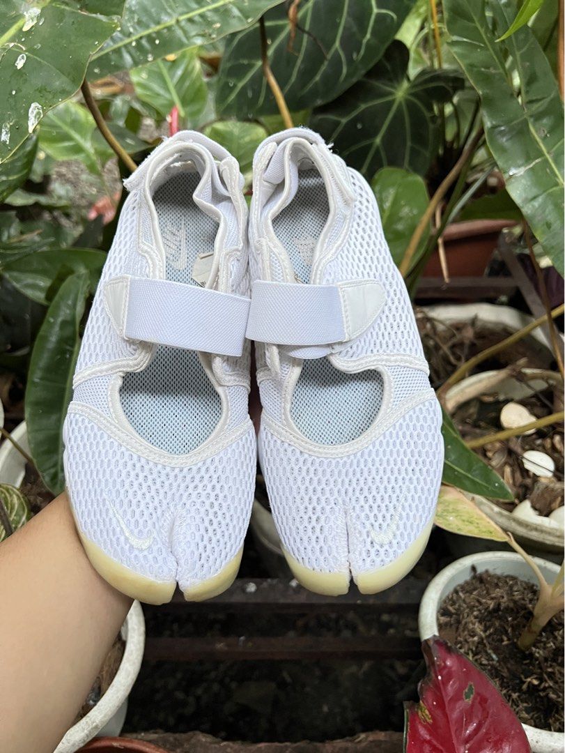 Nike Tabi Split Toe Mesh White Sneakers Y2k (Category: Sneakers) located in Dapitan. Submitted by gelbread (Listing ID 1463662828, Image 1). Description: .