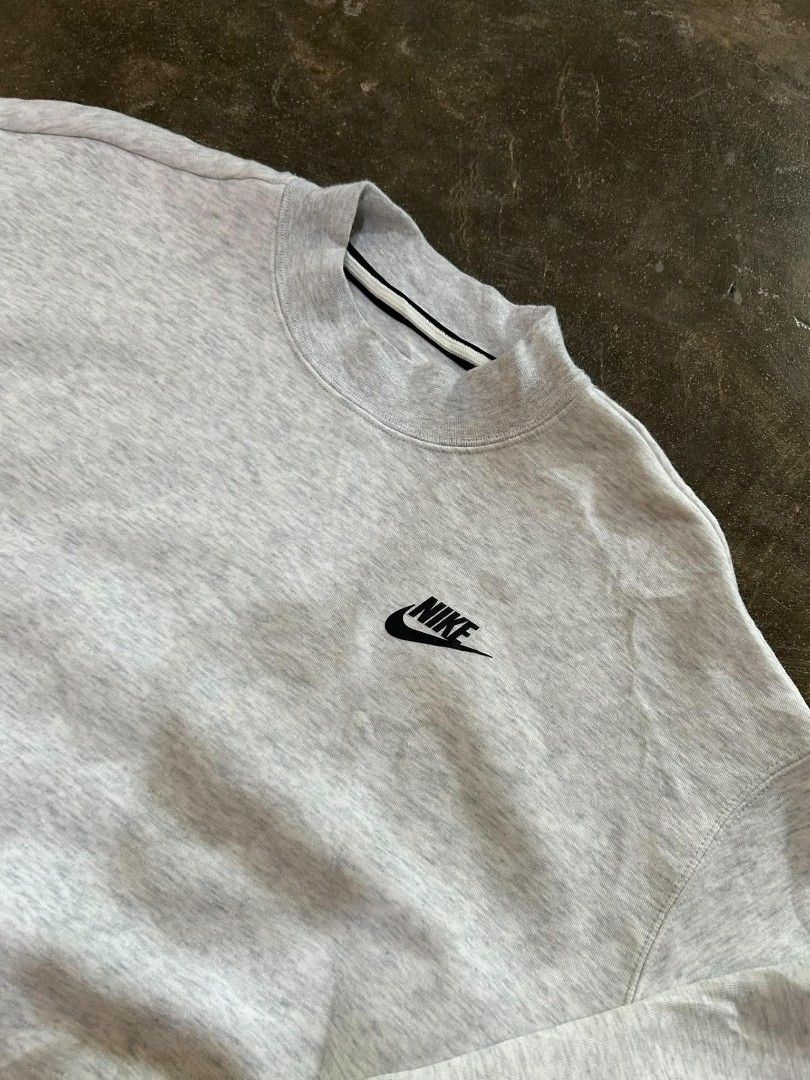 NIKE TECH FLEECE CREW NECK (Category: Hoodies) located in Cabagan. Submitted by kiane10 (Listing ID 1464606352, Image 3). Description: .