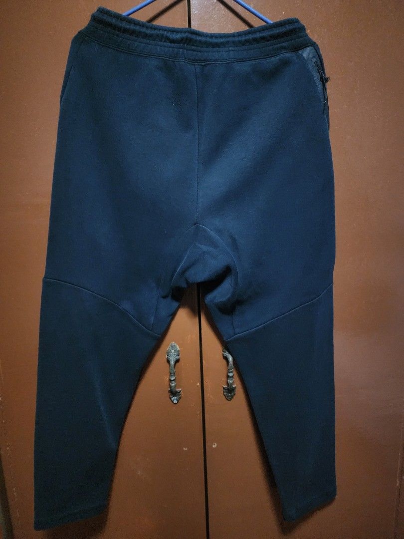 Nike Techfleece Cropped Pants (Category: Joggers) located in Tanza. Submitted by coki27 (Listing ID 1464645441, Image 3). Description: See detailed pics for info Meetup/Pickup: Tanza Cavite Shipping: LBC/JnT/LALAMOVE TY 😁🙌.