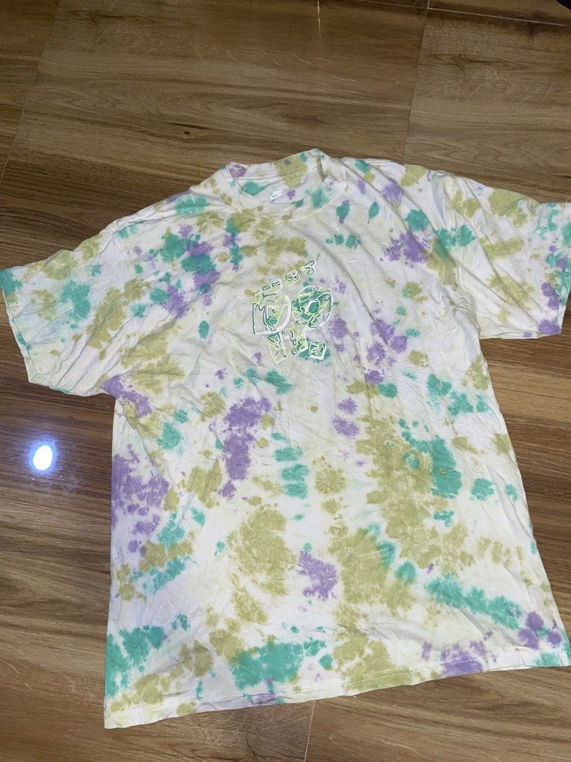 Nike Tie-Dye Graphic T-Shirt Medium (Category: Tshirts & Polo Shirts ) located in Manila. Submitted by clementdav22513 (Listing ID 1464692871, Image 1). Description: medium on tag fir large xl oversize.