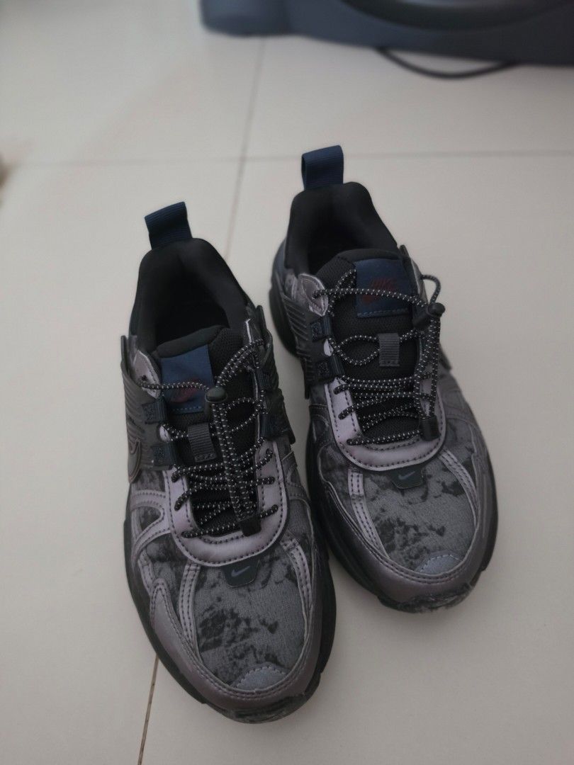 Nike V2K Metallic Dark Grey (Category: Casual Shoes) located in Bulacan. Submitted by glvzicbg_ (Listing ID 1464634078, Image 2). Description: good as new 1000% authentic needs sole cleaning lang Size W6 no box, natapon na .