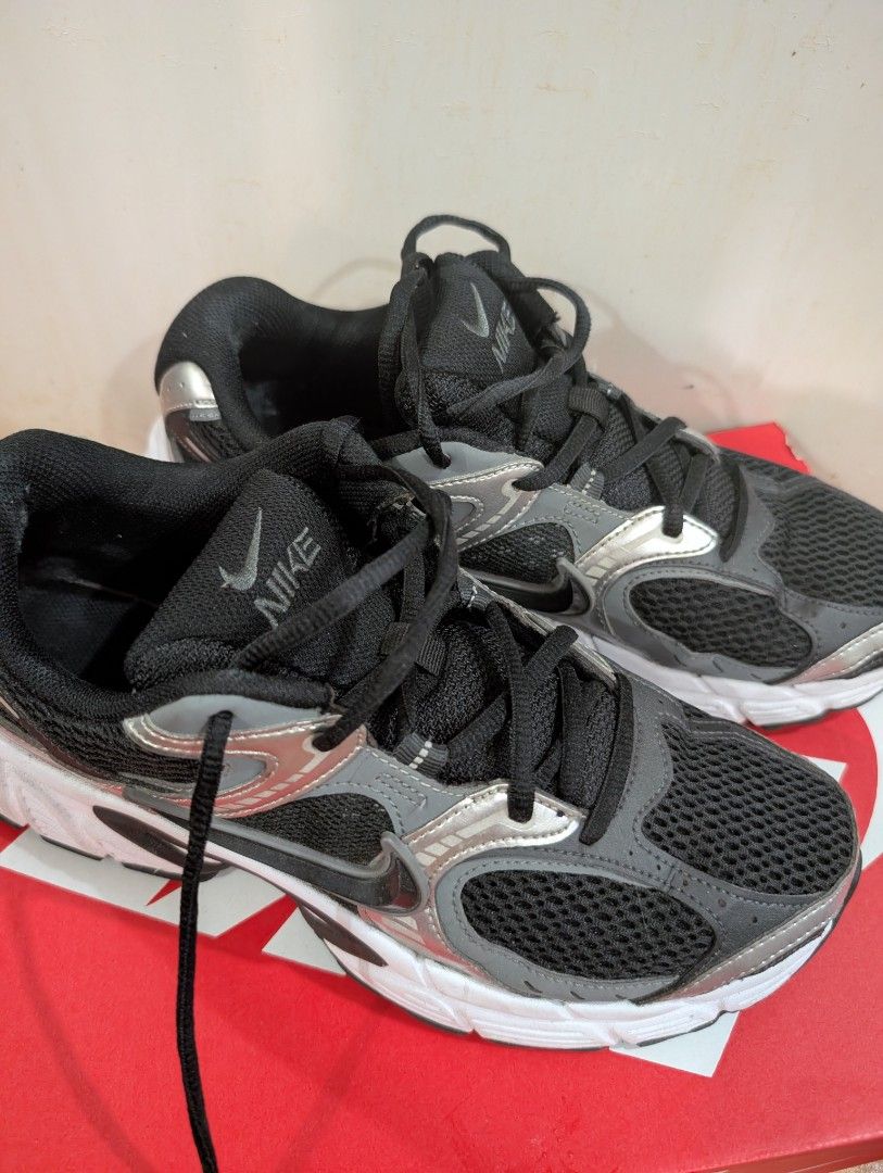 Nike V5 RNR (Category: Casual Shoes) located in Pasig City. Submitted by dolcevita11 (Listing ID 1464570489, Image 2). Description: Selling my Nike shoes Original Like new.