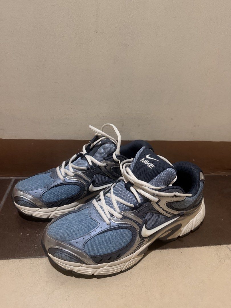 Nike V5 RNR Running Shoes (Category: Sneakers) located in Manila. Submitted by ralpandre (Listing ID 1464667617, Image 1). Description: For Sale: Nike V5 RNR Size 10.5 Denim Condition: Used, Like-New No sole separations No heel drags Issue: No box Payment: Gcash or bank transfer Delivery: Lalamove Shipping Fee: Covered by buyer.