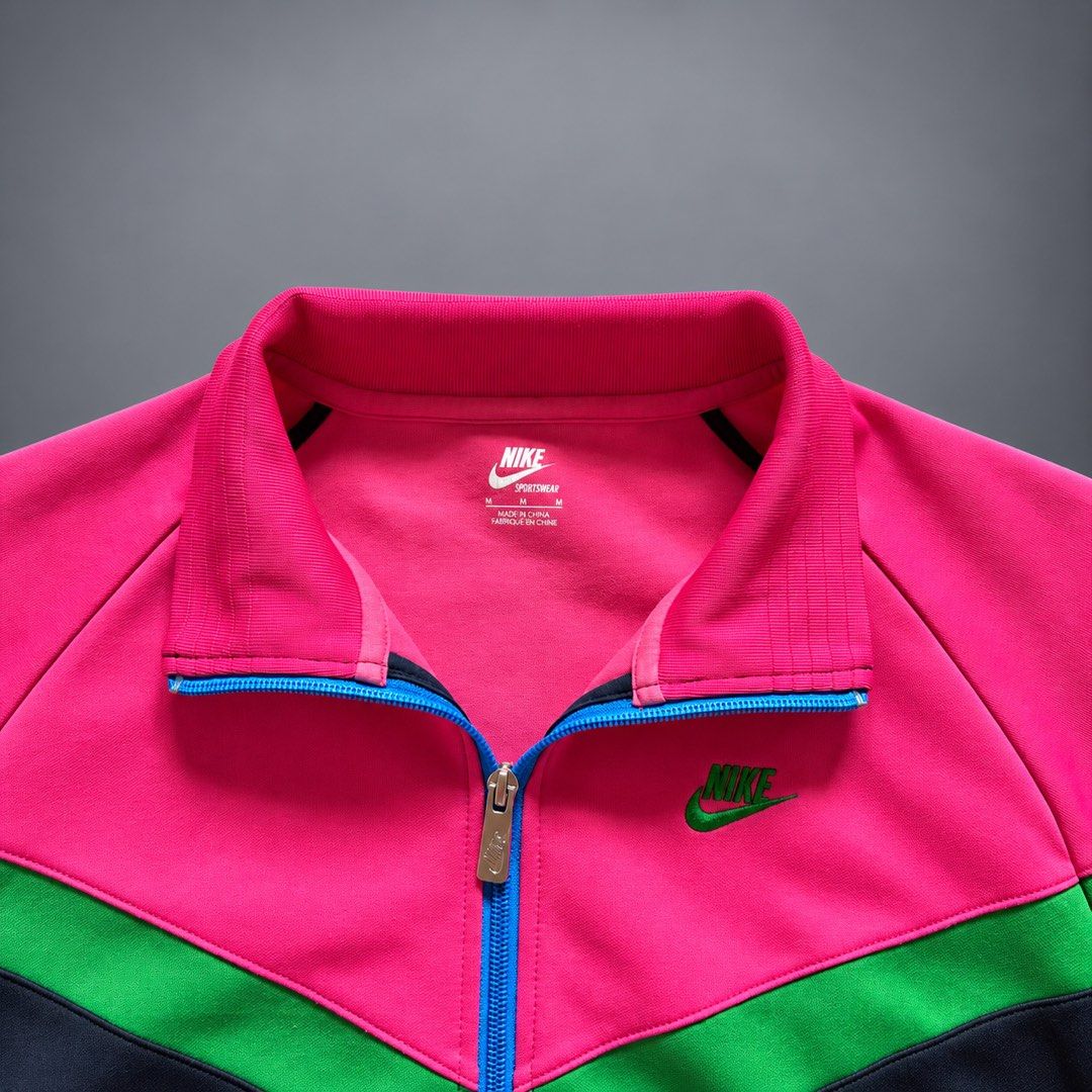 NIKE VICTORY TRACK JACKET (Category: Coats, Jackets and Outerwear) located in Taguig. Submitted by clarrk95 (Listing ID 1464748825, Image 2). Description: Nike Victory Track Jacket Size: M (tag) Length: 24inches Width: 21.5inches Sleeve: 20inches Date: mid-2010's PRICE: ₱800 ONLY! FLAWS: minor fabric snag ✅ very good condition ✅ add shipping fee ✅ ignoring LP inquiry Shipping: Lalamove | J&T | LBC Location: Taguig📍 Payment: Gcash | Bank | Cash F