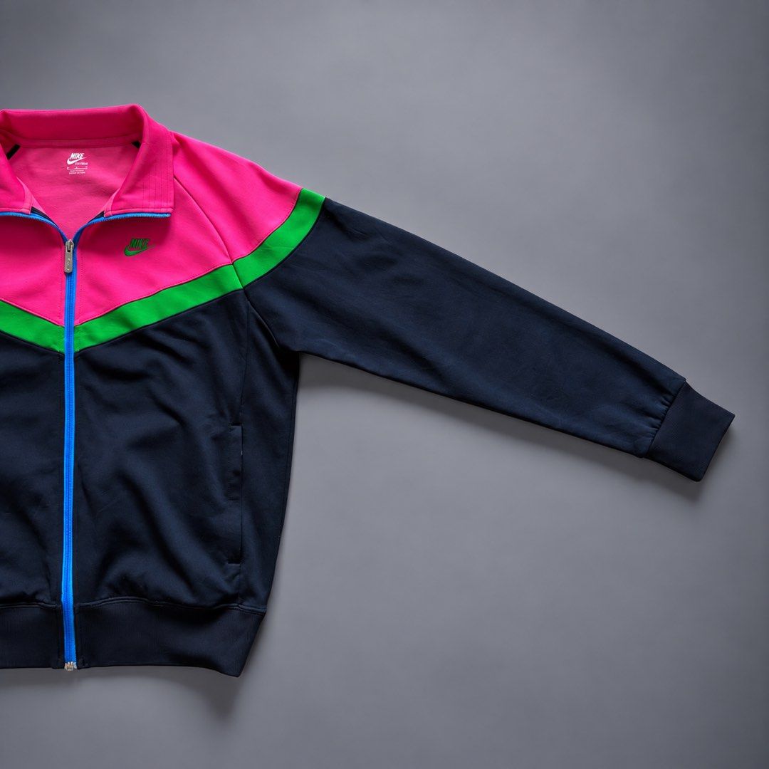 NIKE VICTORY TRACK JACKET (Category: Coats, Jackets and Outerwear) located in Taguig. Submitted by clarrk95 (Listing ID 1464748825, Image 3). Description: Nike Victory Track Jacket Size: M (tag) Length: 24inches Width: 21.5inches Sleeve: 20inches Date: mid-2010's PRICE: ₱800 ONLY! FLAWS: minor fabric snag ✅ very good condition ✅ add shipping fee ✅ ignoring LP inquiry Shipping: Lalamove | J&T | LBC Location: Taguig📍 Payment: Gcash | Bank | Cash F