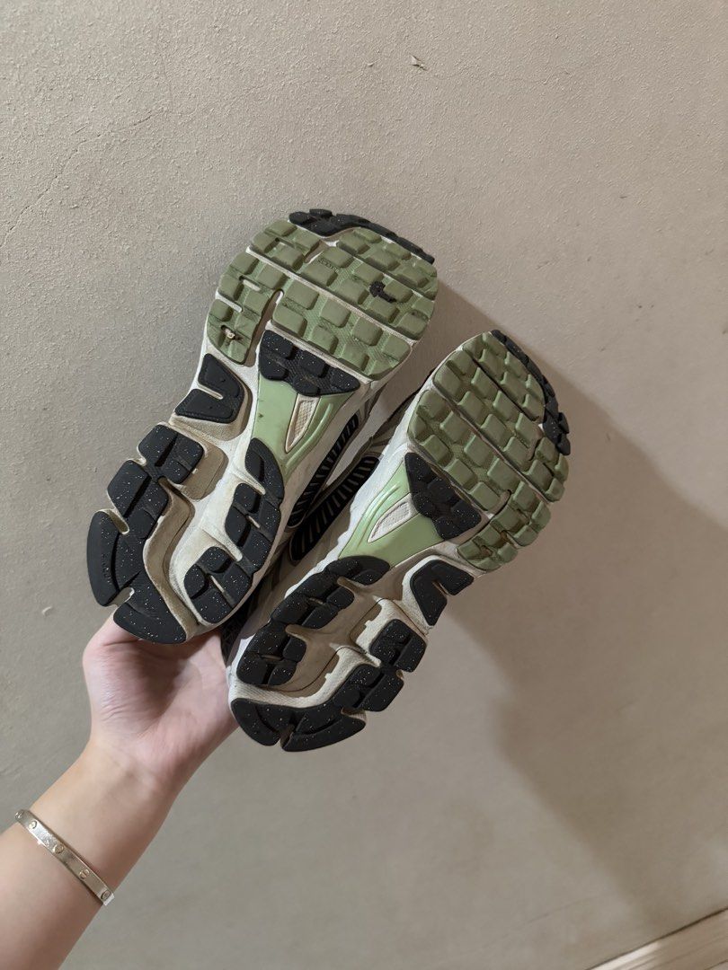 Nike Vomero (Category: Sneakers) located in Cagayan de Oro. Submitted by jammyjane (Listing ID 1464577538, Image 3). Description: - Grey and white Nike Air Zoom Pegasus running shoes - Size US 7 (UK 4.5, EUR 38) - Perfect for running or everyday wear - Soles show some wear but retain plenty of grip - Laces are intact - Ready for a new owner.