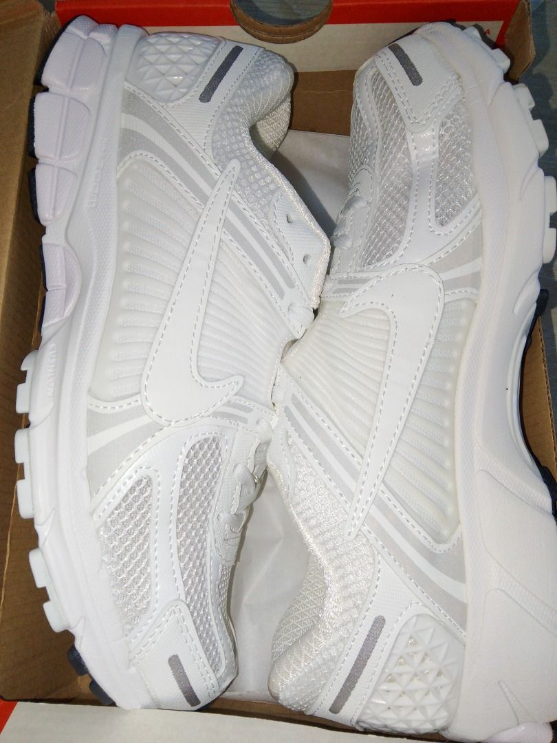 Nike Vomero 5 Triple White Sneakers (Category: Sneakers) located in Caloocan City. Submitted by luckyturtle.aa6ccf (Listing ID 1464704190, Image 2). Description: - Brand/Model: Nike Vomero 5 (Clean White) - Condition: Excellent, comes with original box - Upper: Breathable mesh with durable synthetic overlays and signature side swoosh - Sole: Chunky midsole for superior, all-day cushioning - Details: Classic textured heel panel - Best For: Daily r