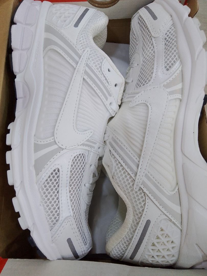 Nike Vomero 5 Triple White Sneakers (Category: Sneakers) located in Caloocan City. Submitted by luckyturtle.aa6ccf (Listing ID 1464704190, Image 1). Description: - Brand/Model: Nike Vomero 5 (Clean White) - Condition: Excellent, comes with original box - Upper: Breathable mesh with durable synthetic overlays and signature side swoosh - Sole: Chunky midsole for superior, all-day cushioning - Details: Classic textured heel panel - Best For: Daily r