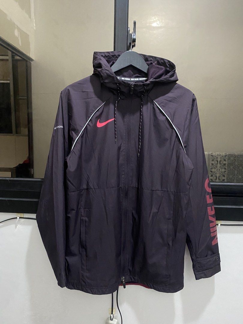 Nike windbreaker (Category: Hoodies) located in Manila. Submitted by vizcarrach03925 (Listing ID 1464714153, Image 1). Description: .