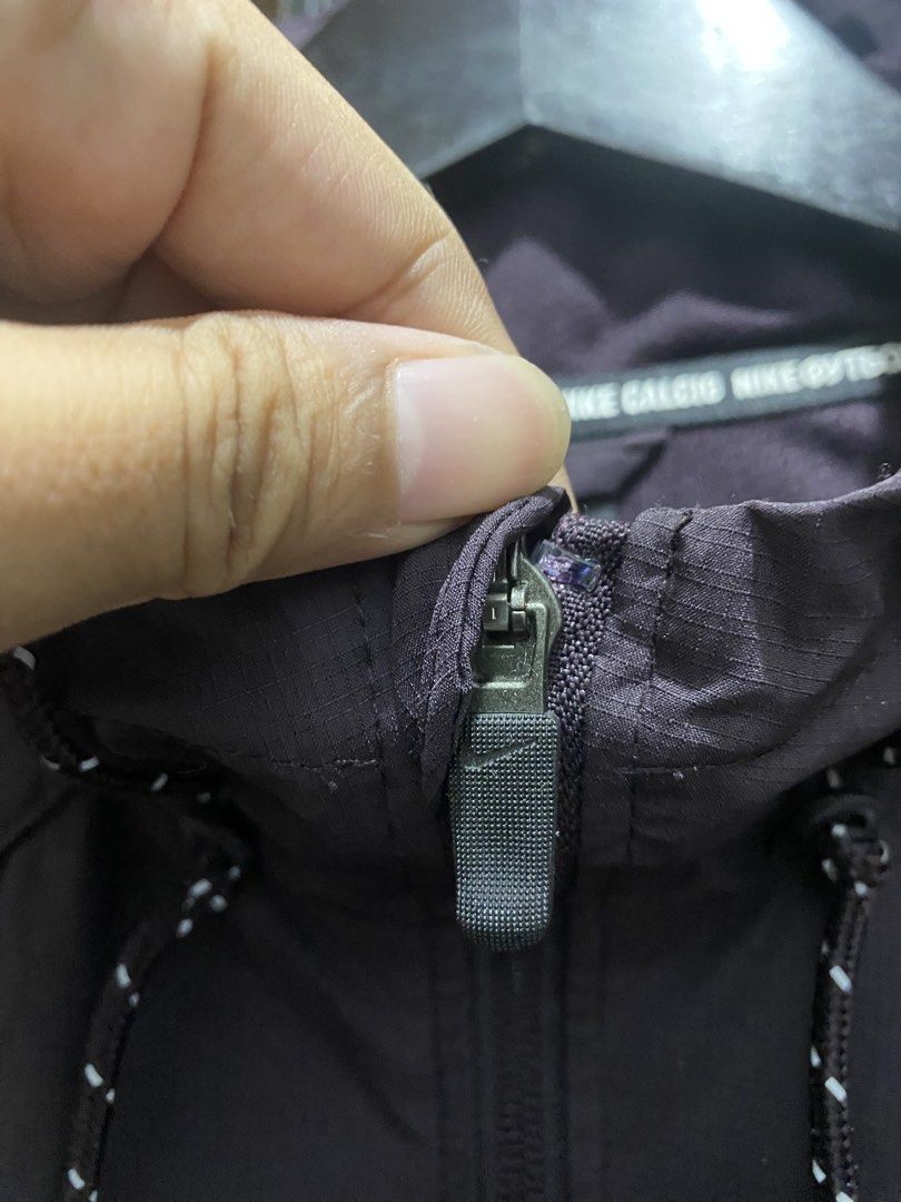 Nike windbreaker (Category: Hoodies) located in Manila. Submitted by vizcarrach03925 (Listing ID 1464714153, Image 3). Description: .