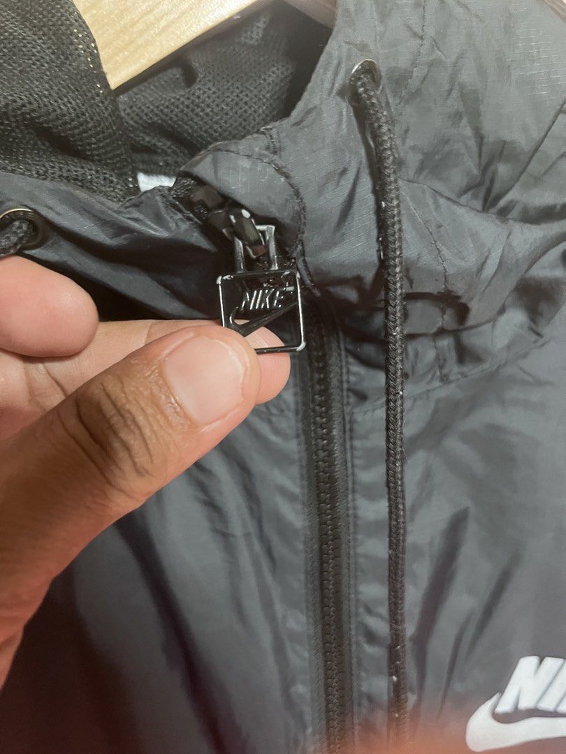 Nike windrunner (Category: Coats, Jackets and Outerwear) located in Balingasag. Submitted by thriftkoto_83 (Listing ID 1464572862, Image 3). Description: Nike Windrunner jacket, featuring a striking black and vibrant pink chevron colorblock design.