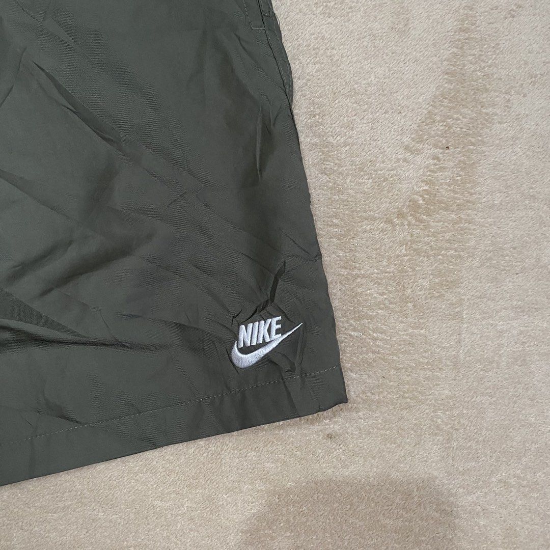 Nike Woven (Category: Activewear) located in Polomolok. Submitted by larnel27 (Listing ID 1464725151, Image 3). Description: -Waist 34-40 - Length 18 - Color rate 9.8 (Army green) - No flaws.