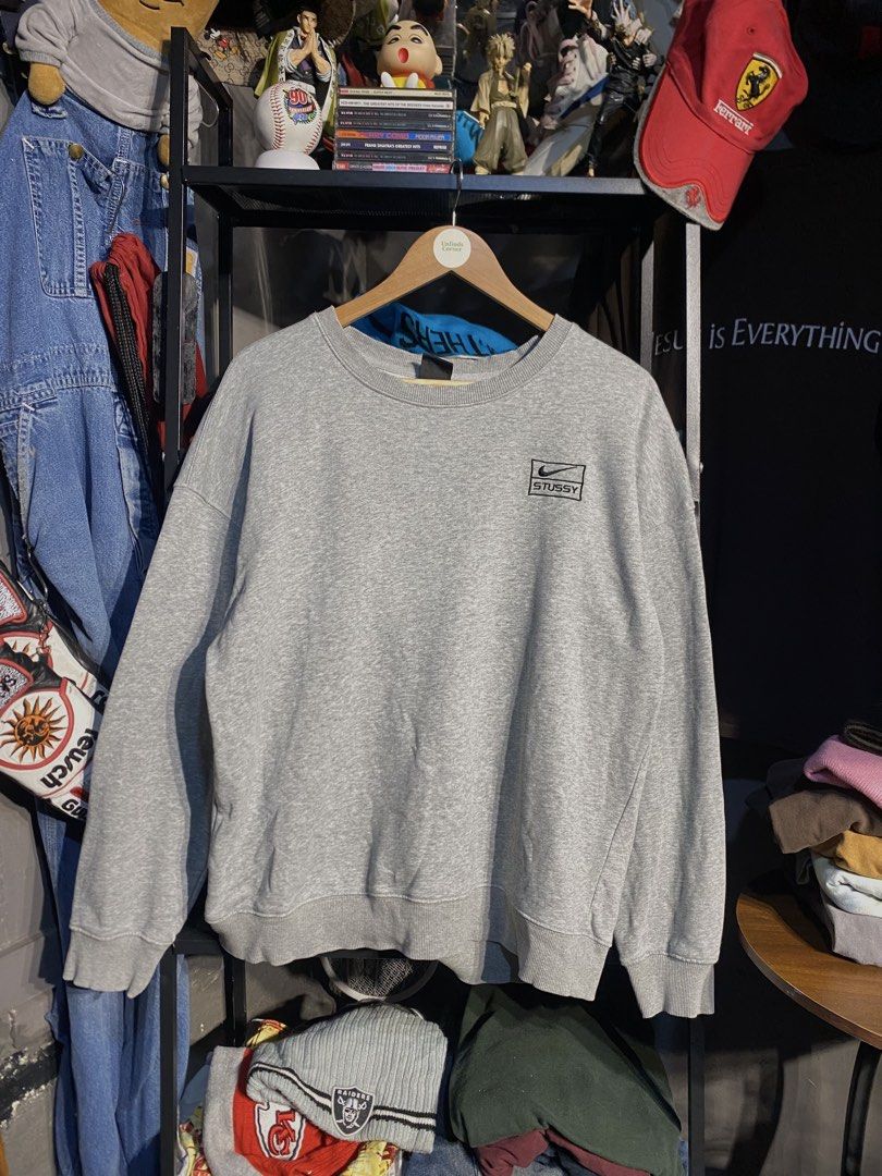 NIKE x STUSSY SWEATER (OFF) (Category: Coats, Jackets and Outerwear) located in San Pablo. Submitted by genesisllo24149 (Listing ID 1464731624, Image 2). Description: NIKE x STUSSY SWEATER (OFF) LENGTH -> 26 WIDTH -> 24 ISSUE -> NECKLINE CONDITION -> GOOD DM TO PURCHASE 📥 DISCLAIMER: - Please manage your expectations, posted items are preloved, used & thrifted -Actual color may vary due to lighting -Flaker will be posted.