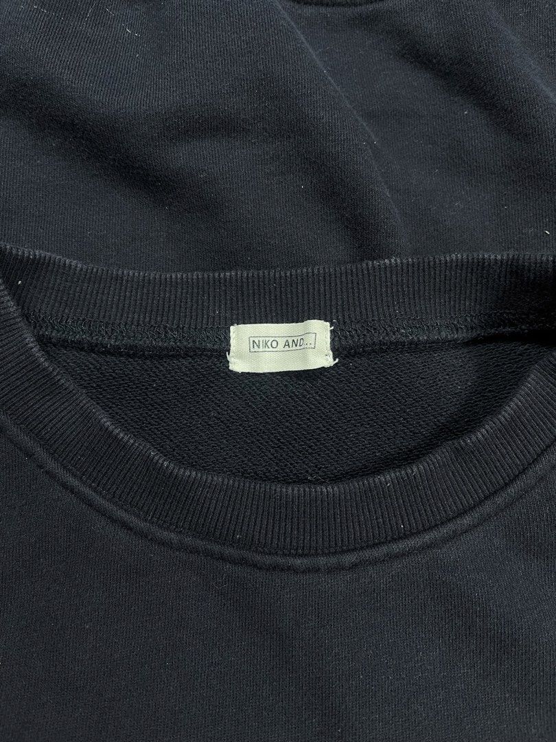 Niko and Crewneck (Category: Longsleeves) located in Bacolod City. Submitted by gabinuks2039771 (Listing ID 1464632525, Image 3). Description: 24x20 (Croptop Fit) Authentic Dm if interested .