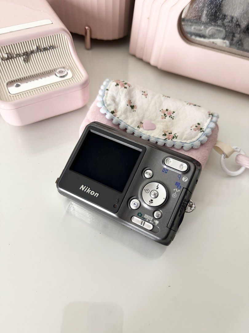Nikon Coolpix L2 Gray Digital Camera Digicam (Category: Cameras) located in Marilao. Submitted by toutlemonde (Listing ID 1464751391, Image 2). Description: - 6MP CCD sensor - 3x optical zoom - can take photos/ videos - 9/10 cosmetic condition - uses SD card (not included) - uses double A battery (not included) Issue: no functional issue Inclusions: pouch, troubleshoot card Location: Marilao, Bulacan MOD: J&T / LBC / Meetup (+₱250hf SM north/ tri