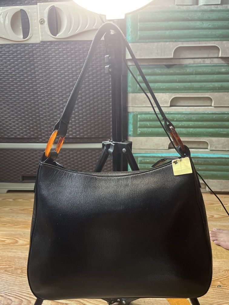 Nina ricci (Category: Tote Bags) located in San Jacinto. Submitted by kellysthrift_ (Listing ID 1464598652, Image 1). Description: .
