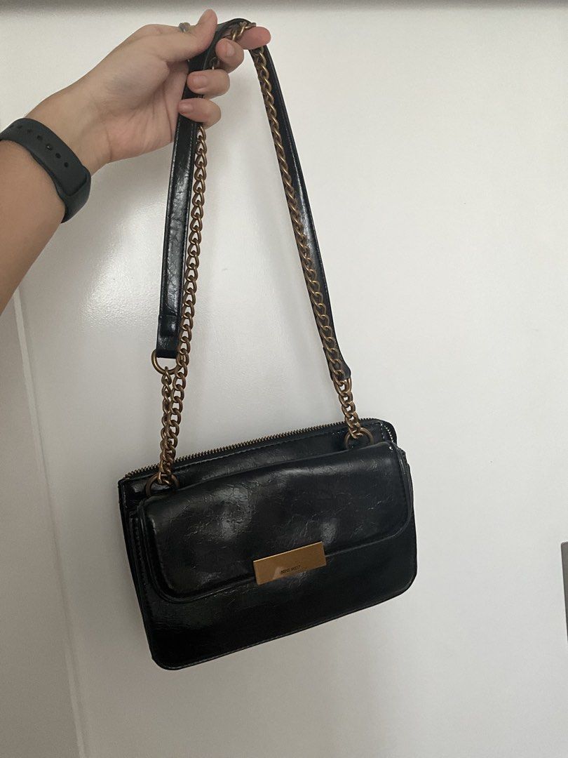 Nine West Black Chain Shoulder Bag (Category: Shoulder Bags) located in Manila. Submitted by francine.edit (Listing ID 1464673485, Image 1). Description: Description: Selling my pre-loved Nine West chain detailed crossbody bag in classic black. Super chic and versatile piece that transitions easily from day to night! Brand: Nine West Color / Hardware: Black with gold chain details and front logo plate Condition: Good pre-loved condition (clean in