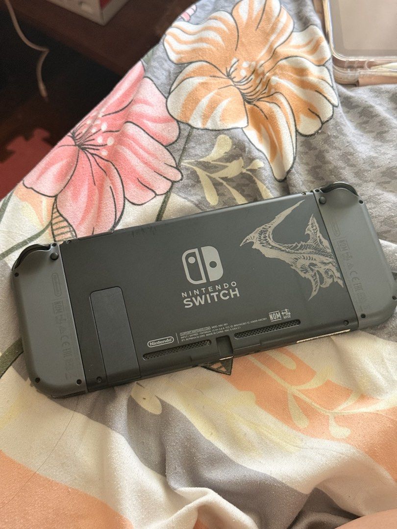 Nintendo Switch - Diablo III Eternal Collection Console Bundle (Category: Nintendo) located in Rizal. Submitted by yowfaveariesdeclutter (Listing ID 1464695452, Image 3). Description: Nintendo Switch - Diablo III Eternal Collection Console Bundle Condition: • 100% working • Scratch on screen protector only (tempered glass can be replaced) • Actual screen is intact • No drifting Inclusions: • Custom Nintendo Switch Console & Dock • Diablo III Carr