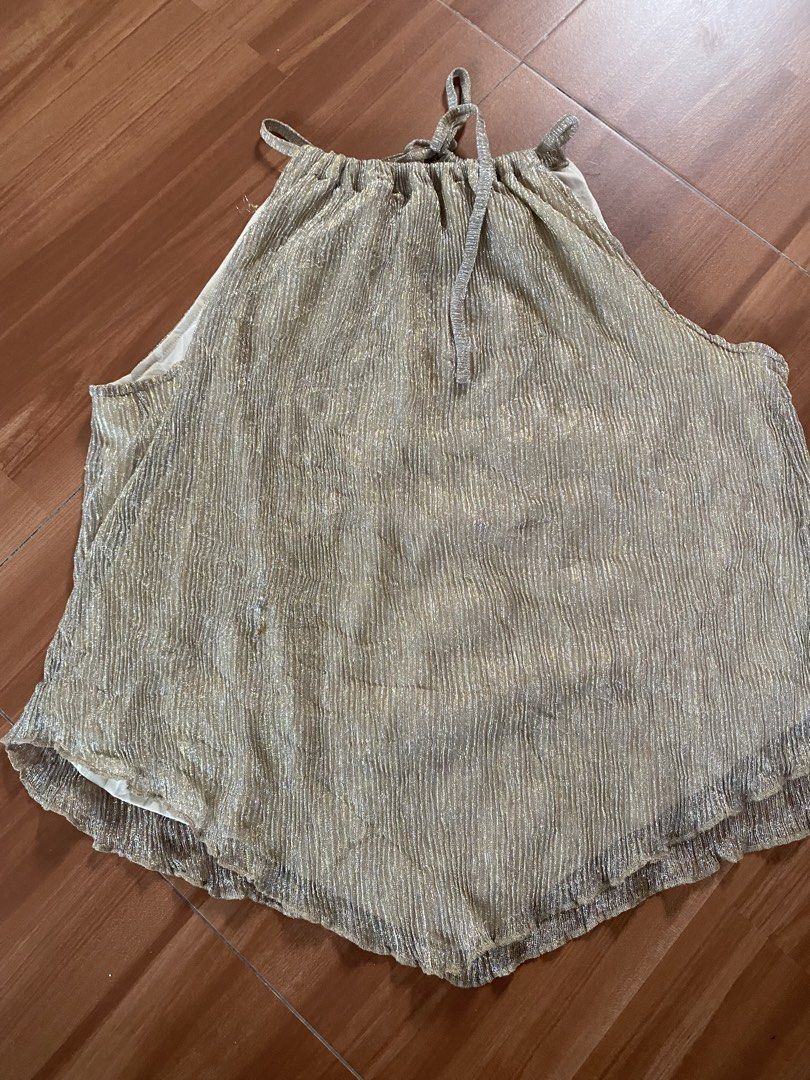 NOBO Gold Shimmer Halter Neck Top (Category: Sleeveless) located in Manila. Submitted by reginemarquez412 (Listing ID 1464675740, Image 1). Description: - Gold shimmer halter neck top - Ties at the neck and back - Lightweight fabric with a crinkled texture - Ideal for night outs or special occasions - Size M (fits 10-12).