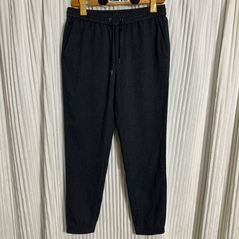 NP233-GU MEN'S WOOL-LIKE JOGGER PANTS (Category: Joggers) located in Bauang. Submitted by summercollectionfc (Listing ID 1464740811, Image 1). Description: ❗️𝘼𝙡𝙡 𝙙𝙚𝙩𝙖𝙞𝙡𝙨 𝙥𝙤𝙨𝙩𝙚𝙙❗️ ✨𝗚𝗨 𝗠𝗘𝗡'𝗦 𝗪𝗢𝗢𝗟-𝗟𝗜𝗞𝗘 𝗝𝗢𝗚𝗚𝗘𝗥 𝗣𝗔𝗡𝗧𝗦✨ ᴄᴏᴅᴇ: ɴᴘ-233 𝐏𝐫𝐢𝐜𝐞: 𝟒𝟒𝟖 + 𝐒𝐅 𝐨𝐧𝐥𝐲 ▪️ SMALL ▪️ Good as New ▪️ No issues ▪️ W 28-32" x L 36.5" ▪️ DARK GRAY 📍Location: LA UNION (New updated location) 📩DM for faster transaction 𝙿𝙰