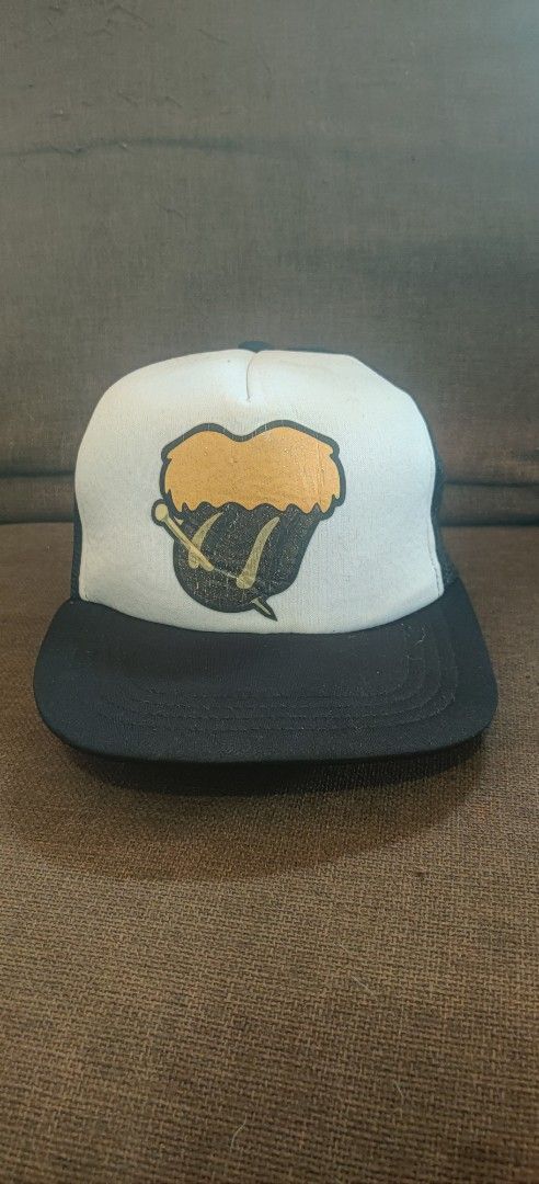 Number (N)ine x Kooks Co. Ltd. Trucker Cap (Category: Caps & Hats) located in Bago City. Submitted by louielinco (Listing ID 1464583338, Image 1). Description: - Collaboration trucker cap by Number (N)ine and Kooks Co. Ltd. - Iconic Number (N)ine logo prominently displayed on the front. - Breathable mesh back for comfort. - Adjustable strap for a one-size-fits-most design. - Ideal for adding a stylish touch to casual outfits..