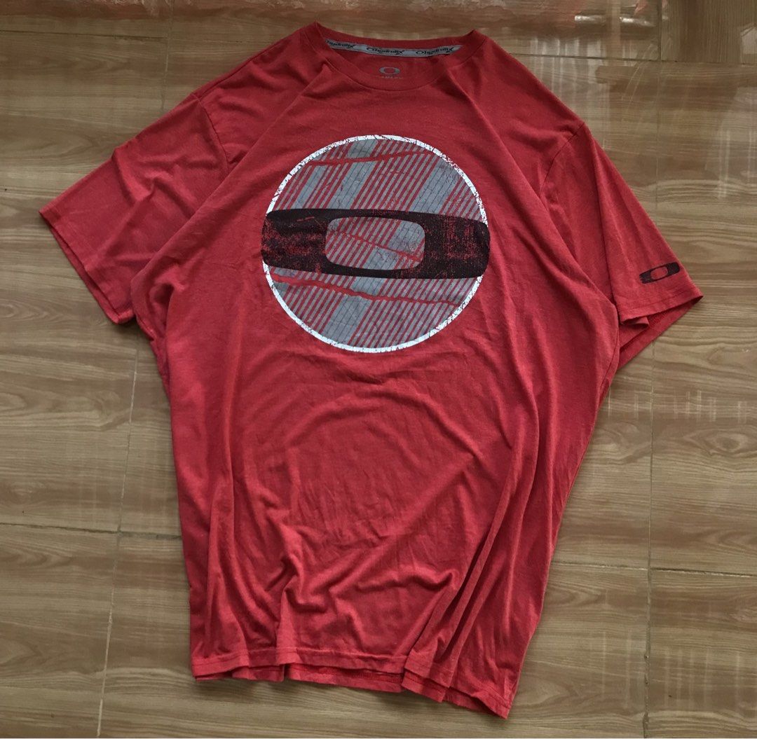 Oakley Red Shirt (Category: Tshirts & Polo Shirts ) located in Cebu City. Submitted by whytruekoy (Listing ID 1464608652, Image 3). Description: Oakley Red Shirt Authentic XL frame W / 24 L / 30 Excellent.