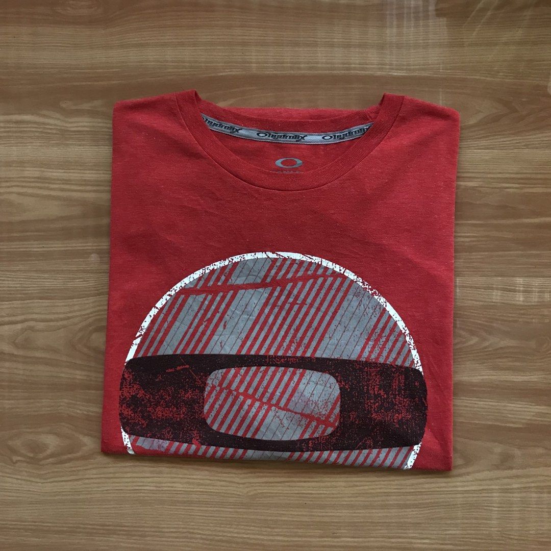 Oakley Red Shirt (Category: Tshirts & Polo Shirts ) located in Cebu City. Submitted by whytruekoy (Listing ID 1464608652, Image 1). Description: Oakley Red Shirt Authentic XL frame W / 24 L / 30 Excellent.