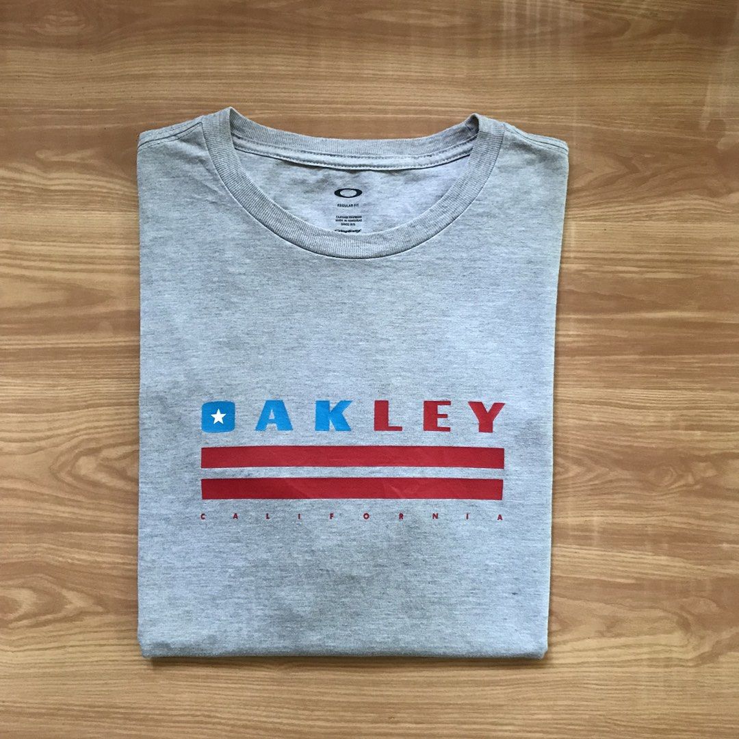 Oakley Spell Out Logo Gray Shirt (Category: Tshirts & Polo Shirts ) located in Cebu City. Submitted by whytruekoy (Listing ID 1464610087, Image 1). Description: Oakley Hydrolix California Gray Shirt Authentic Size Large W / 21 L / 28 Excellent.