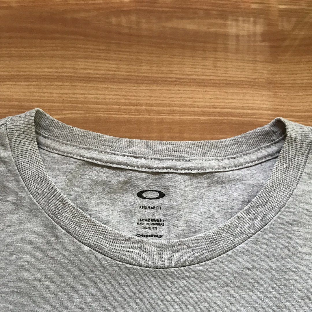 Oakley Spell Out Logo Gray Shirt (Category: Tshirts & Polo Shirts ) located in Cebu City. Submitted by whytruekoy (Listing ID 1464610087, Image 3). Description: Oakley Hydrolix California Gray Shirt Authentic Size Large W / 21 L / 28 Excellent.