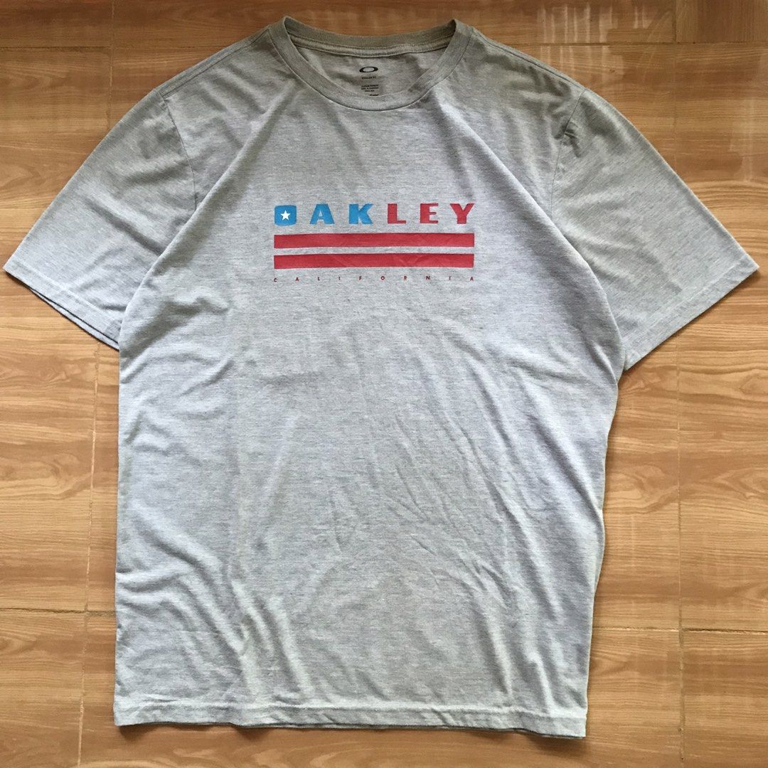 Oakley Spell Out Logo Gray Shirt (Category: Tshirts & Polo Shirts ) located in Cebu City. Submitted by whytruekoy (Listing ID 1464610087, Image 2). Description: Oakley Hydrolix California Gray Shirt Authentic Size Large W / 21 L / 28 Excellent.