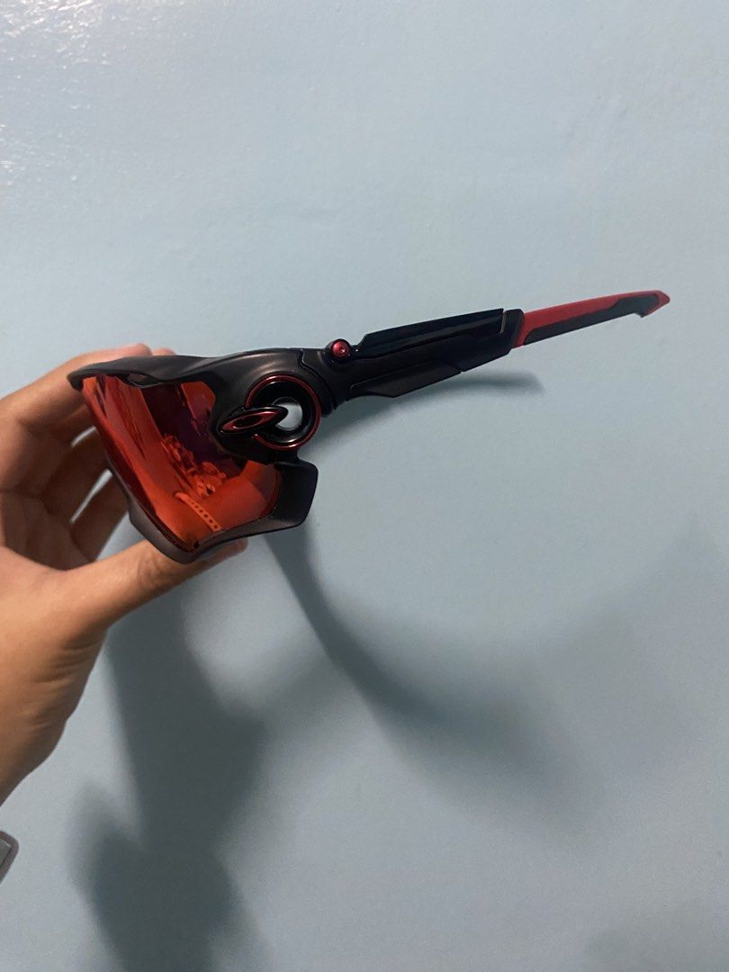 Oakley Sunglasses (Category: Sunglasses & Eyewear) located in Davao. Submitted by genmate (Listing ID 1464614855, Image 2). Description: Oakley Jawbreaker Sunglasses - used once - na buy sa Gibraltar - di na gina use - in good condition - comes with a protective case.