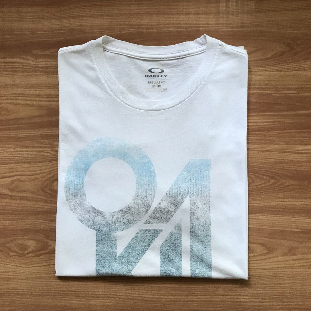 Oakley White Shirt Big Logo (Category: Tshirts & Polo Shirts ) located in Cebu City. Submitted by whytruekoy (Listing ID 1464613134, Image 1). Description: Oakley White Shirt Big Logo Authentic Regular fit Size Medium W / 20.5 L / 28 Excellent.